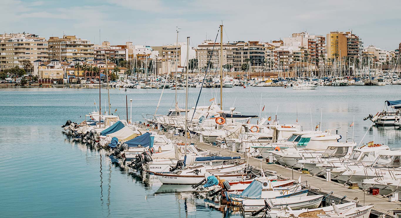 Torrevieja puerto barcos
